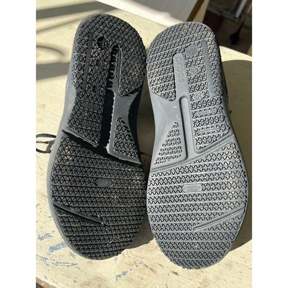 Crocs On The Clock Work Sneaker Womens Size 10 Black Slip Resistant Kitchen